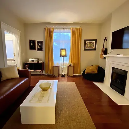 Cute Charming Vintage Townhome In German Village