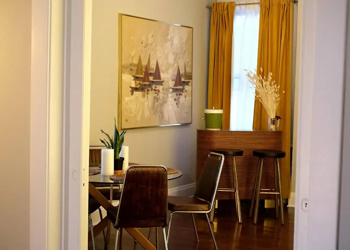 Cute Charming Vintage Townhome In German Village Apartment *