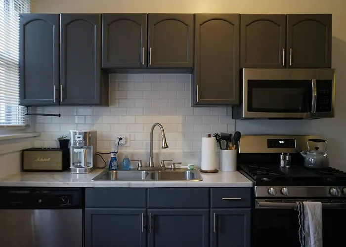 Cute Charming Vintage Townhome In German Village Apartment *
