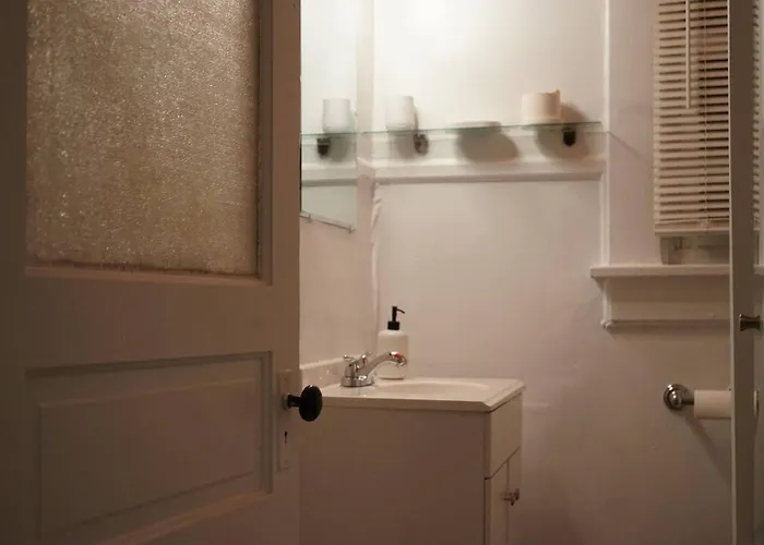 Cute Charming Vintage Townhome In German Village Apartment *